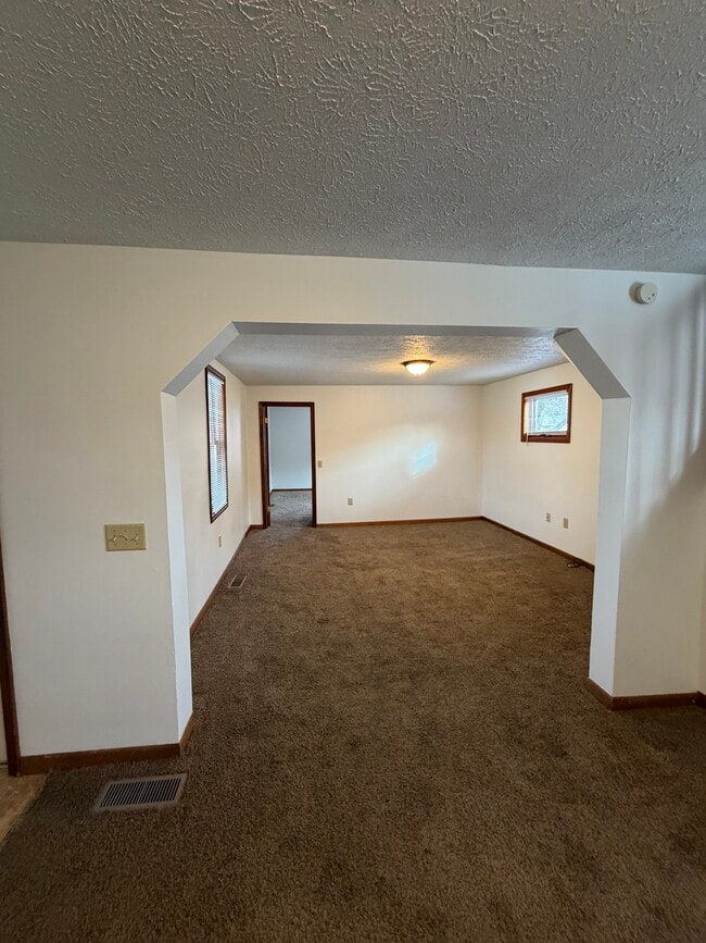 Building Photo - 687 W Ml St