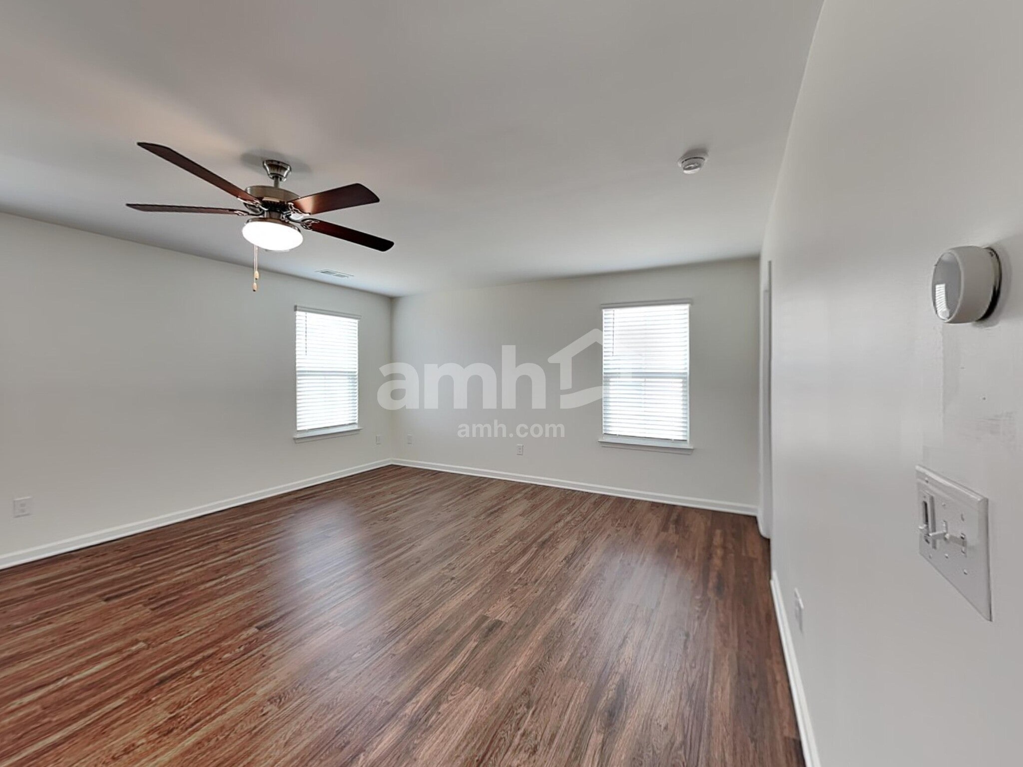 Building Photo - 553 Larragan Dr