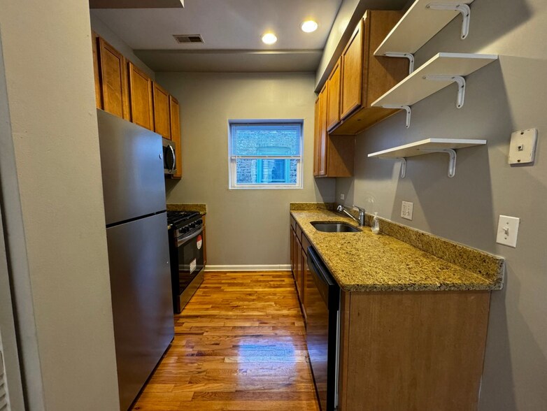 Building Photo - 4724 N Bernard St