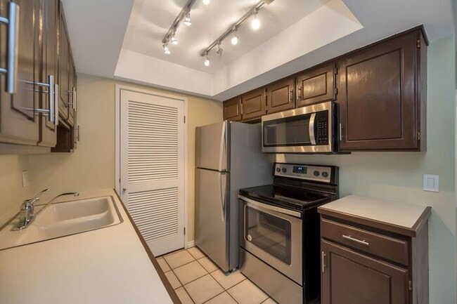 Building Photo - Modern Downtown Condo with Secure Access at Arlington Place