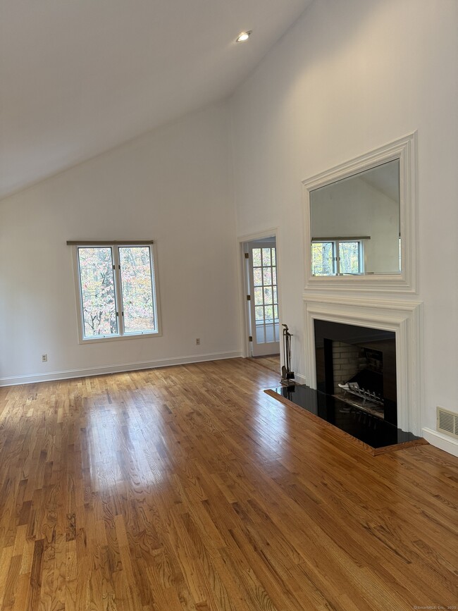 Building Photo - 18 Thorp Dr