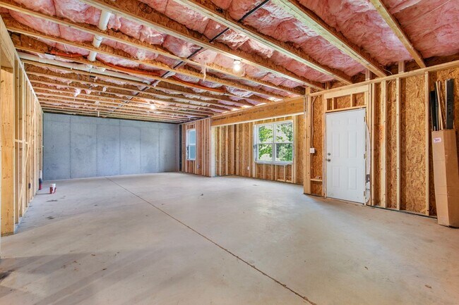 Building Photo - 411 Riverclub Rd