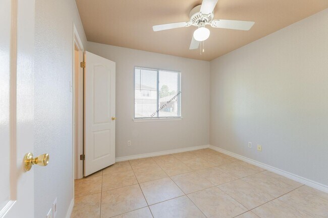 Building Photo - "Charming 3-Bedroom Home with 2 Full Baths in Pflugerville's Heart - 1315 Sq Ft of Comfort!"