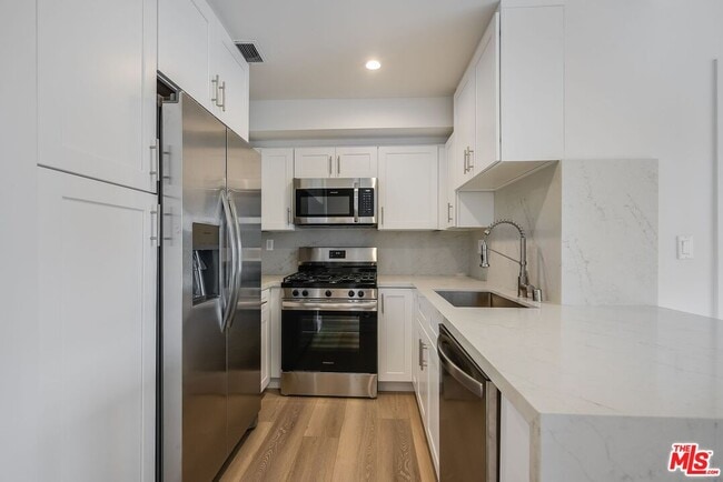 Building Photo - 11675 Darlington Ave