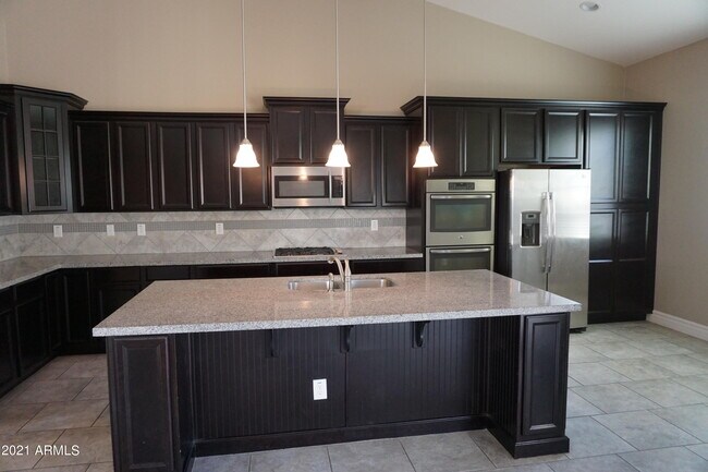 Building Photo - 4287 E Yellowstone Pl