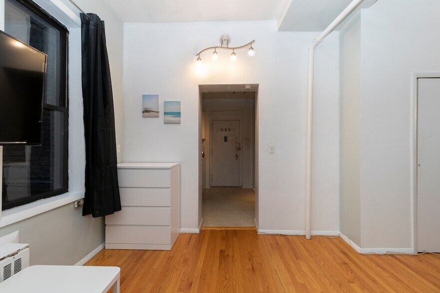 Building Photo - 1789 1st Ave