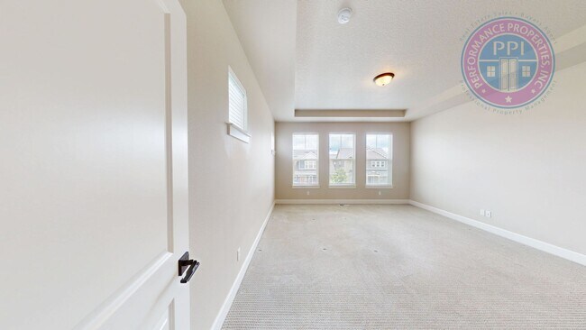 Building Photo - REED'S CROSSING!  Luxury Home, Stylish Amenities, Central Air-Conditioning, Close To Nike & Intel