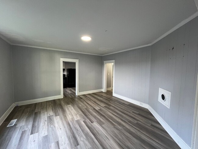 Building Photo - 109 5th Ave NW