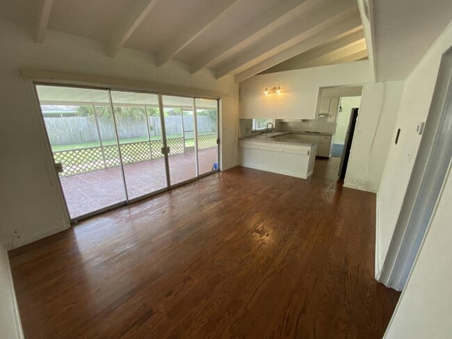 Building Photo - 25 Golfview Cir NE