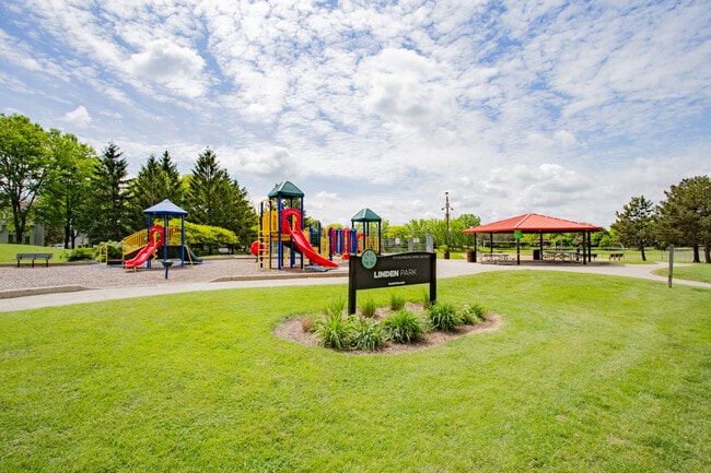 Building Photo - 313 Sheffield Dr