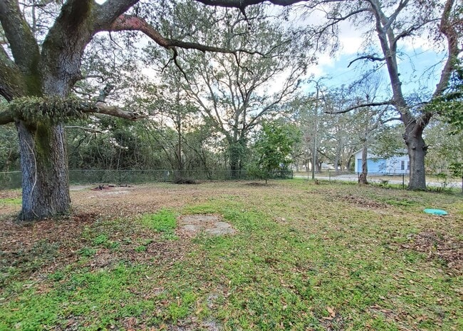 Building Photo - 1905 Athens Ave