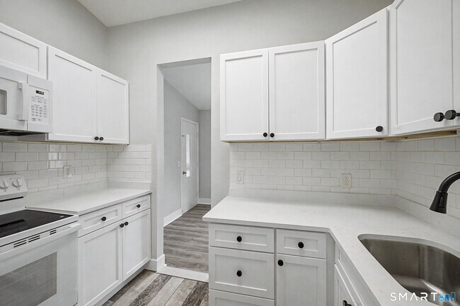 Building Photo - 81 Coalpit Hill Rd