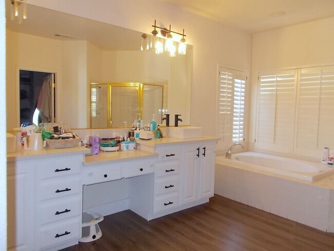 Building Photo - Stunning Fully Remodeled Luxury Home in Peccole Ranch