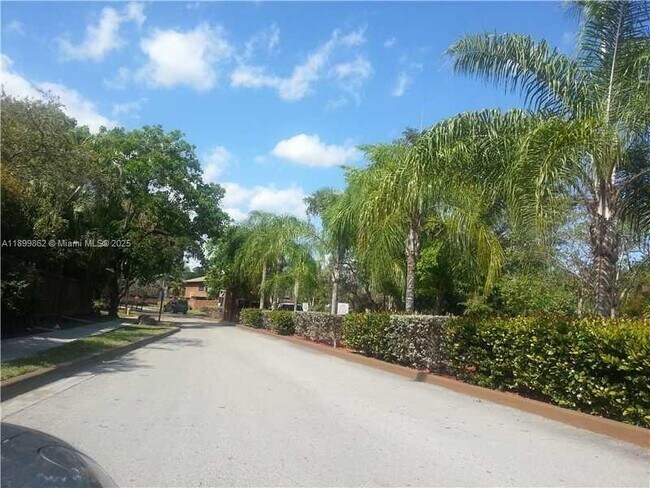 Building Photo - 6924 SW 114th Pl