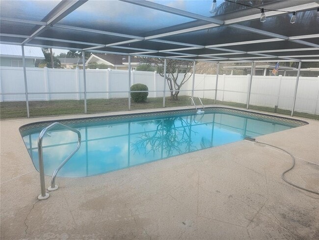 Building Photo - 332 2nd St W