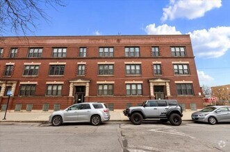 Building Photo - 2 bedroom in Chicago IL 60637