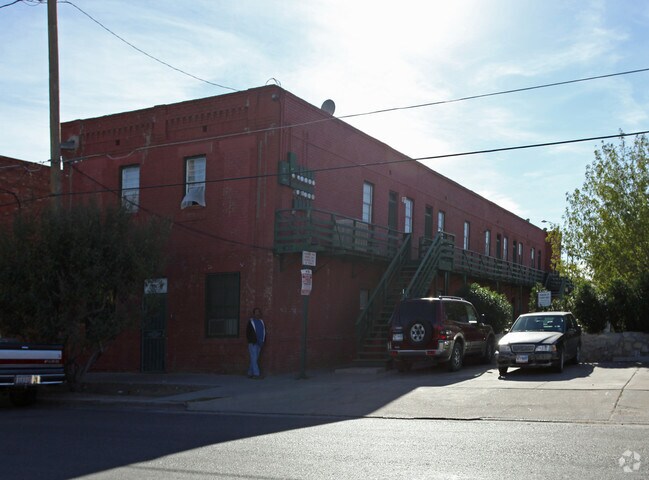 Primary Photo - 911-919 Chihuahua St