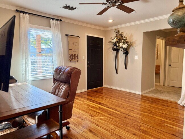 Building Photo - 3001 32nd St