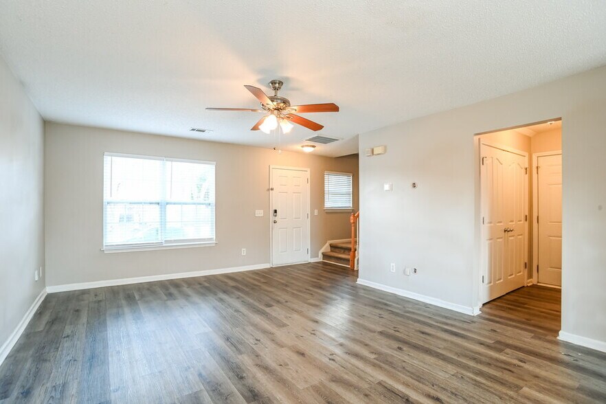 Building Photo - 913 River Trail Rd