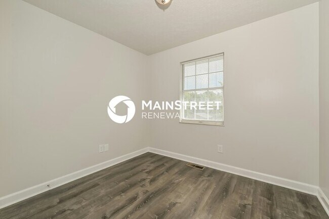 Building Photo - 3 Bedroom Pet-Friendly Home in Knoxville, TN with Main Street Renewal