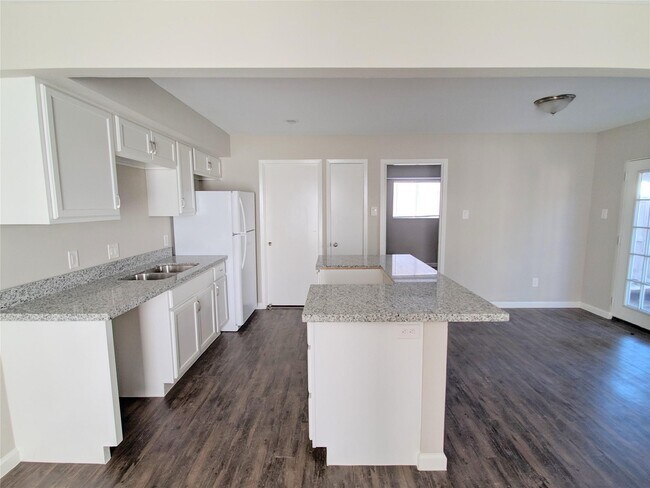 Building Photo - 1960 Upland Dr