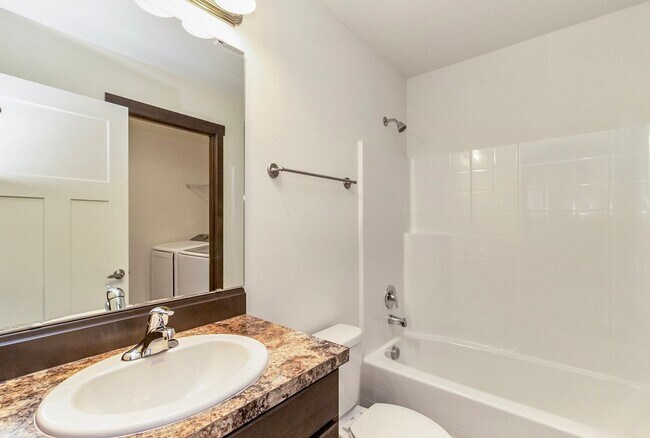 Building Photo - New Braidwood Village Home for Rent!
