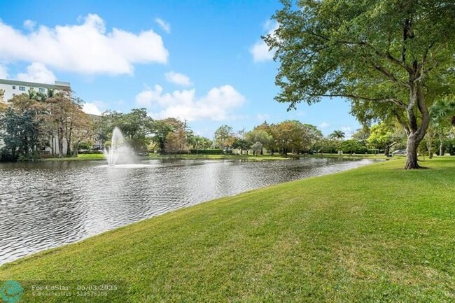 Building Photo - 2240 N Cypress Bend Dr