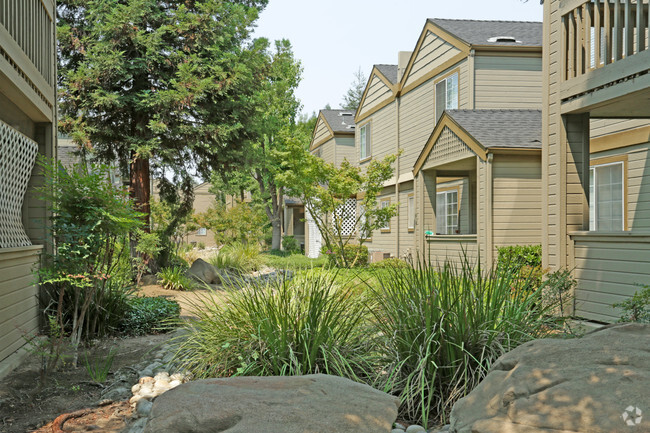 Building Photo - Chateau La Salle Apartments