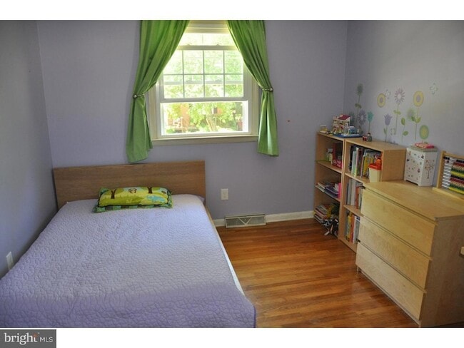 Building Photo - 924 Kenilworth Ave