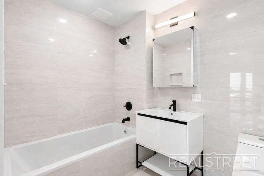 Building Photo - Rogers Avenue