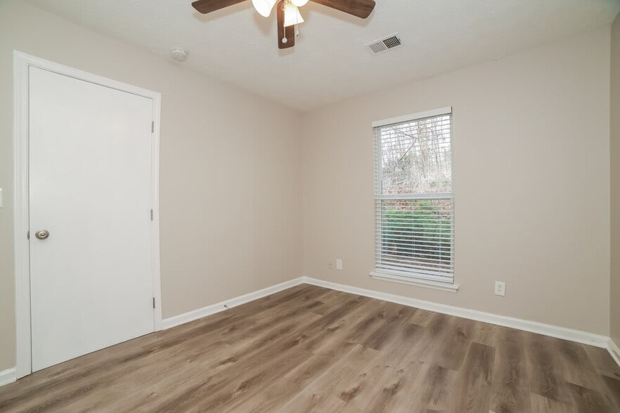 Building Photo - 4749 Jamerson Forest Cir