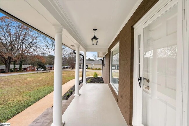 Building Photo - 300 Woodlake Rd