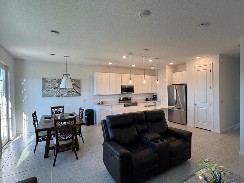 Building Photo - 706 Longboat Dr