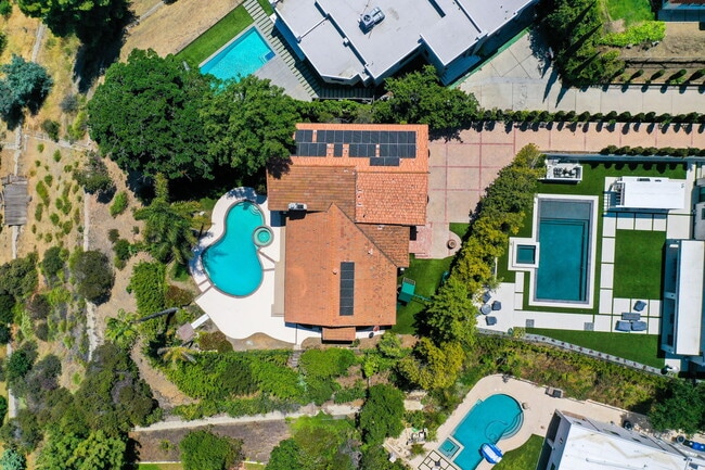 Building Photo - 16946 Encino Hills Dr