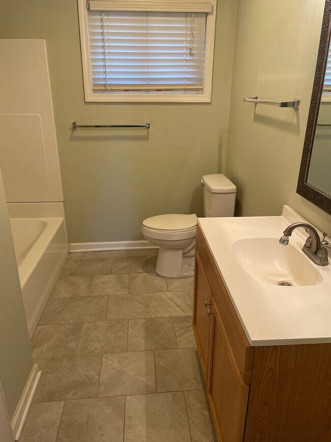 Building Photo - 5509 Skylark Rd