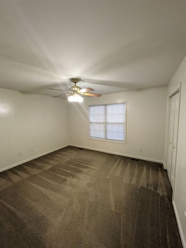 Building Photo - 2BD/1.5BA Townhome At Strawberry Patch Com...