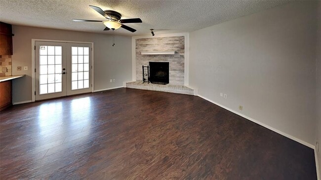Building Photo - 10020 S Ross Ave