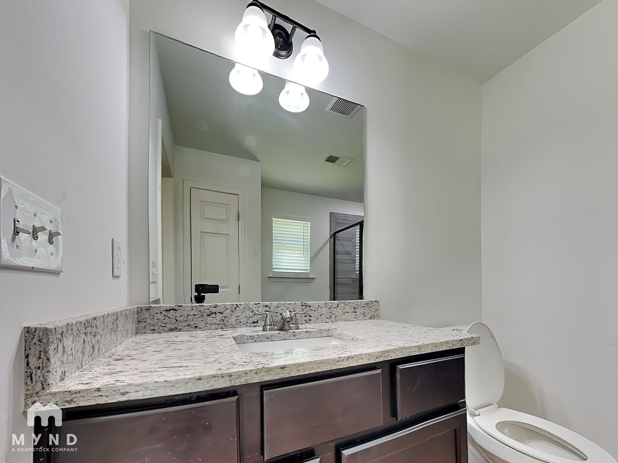 Building Photo - 424 Valerie Cir