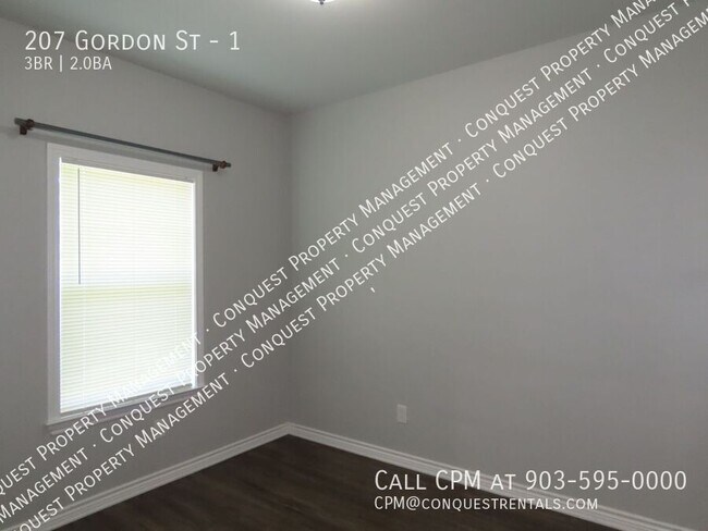 Building Photo - 207 Gordon St