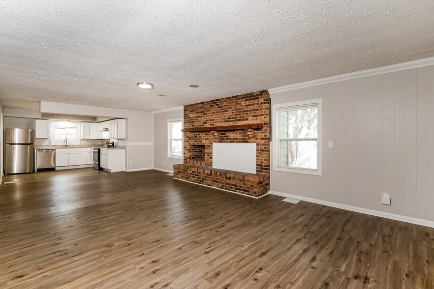 Building Photo - 724 W Royal St