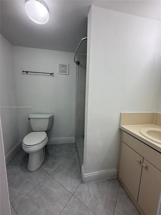 Building Photo - 2354 W 62nd St
