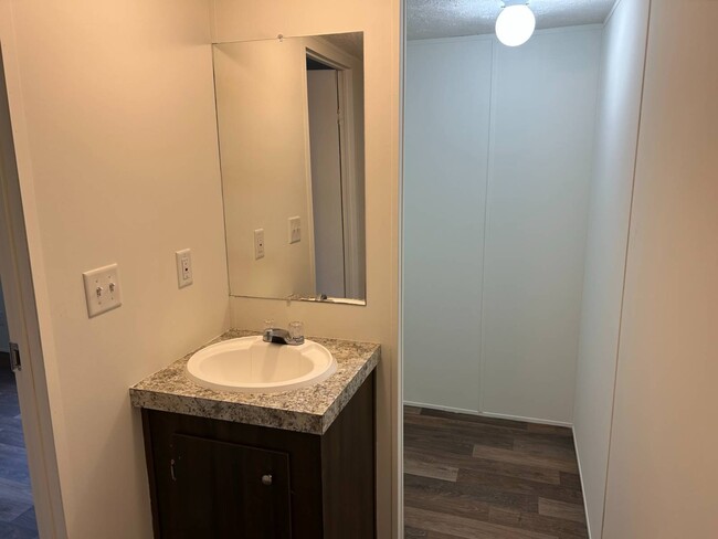 Building Photo - 1505 Bunnys Dr