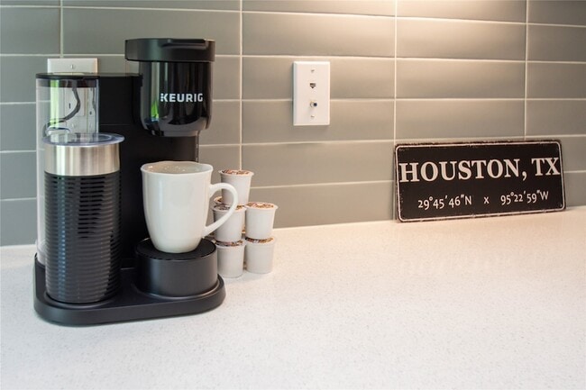 Building Photo - 4914 Noble St