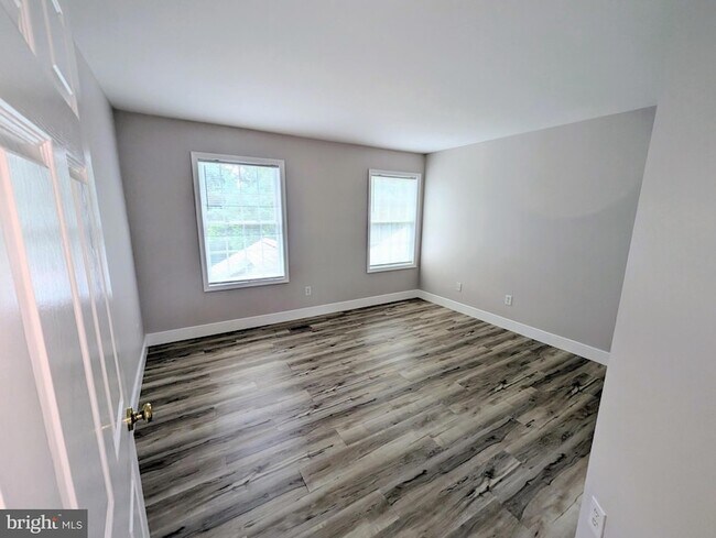 Building Photo - 114 Lenape Dr
