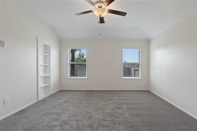 Building Photo - 323 Jewett Meadow Dr