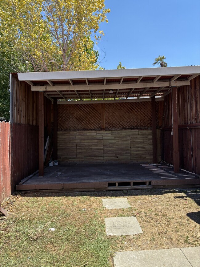Building Photo - 1778 Oriole Ave