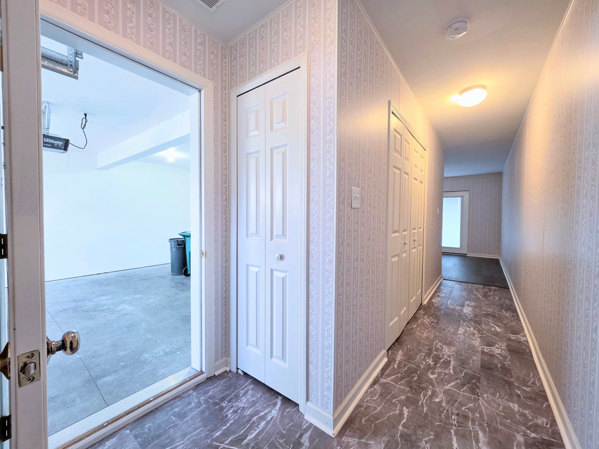 Building Photo - 521 Fox Ridge Ln