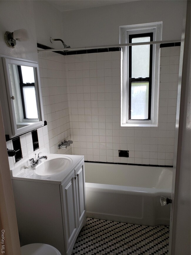 Building Photo - 42-05 48th Ave