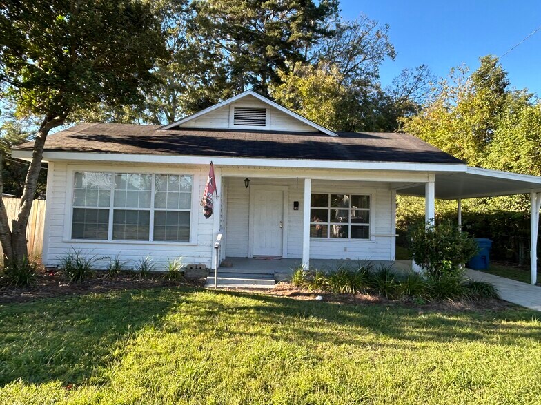 Primary Photo - 409 E Barnard St