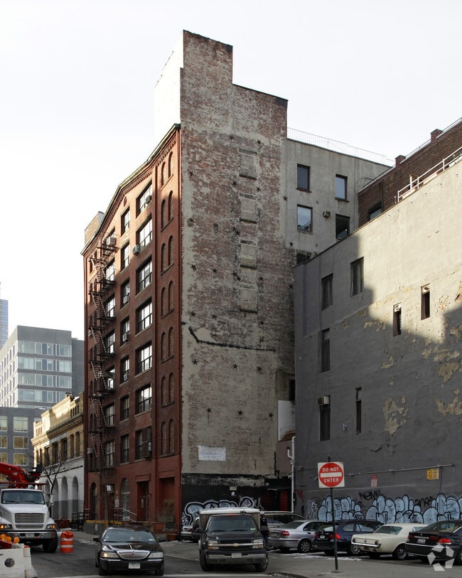 Building Photo - 466 Washington St.